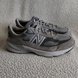 New Balance 990v5 Gray Sneakers – Men’s Size 12.5